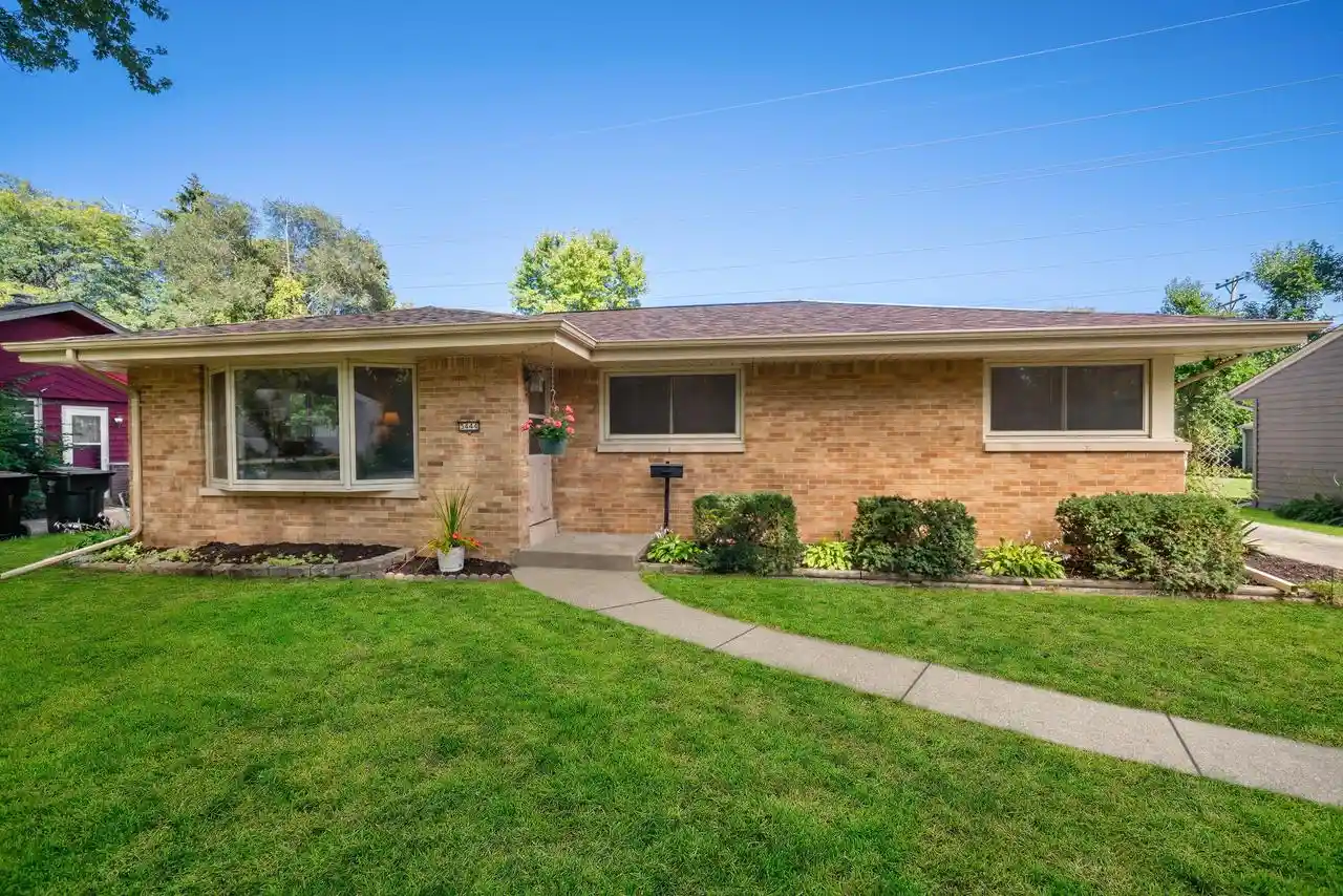 Photo 1 of Single family home for sale at 5444 N Dexter Ave, Glendale, WI 53209 | MLS# 1982766 | Listing updated on 2026-10-09