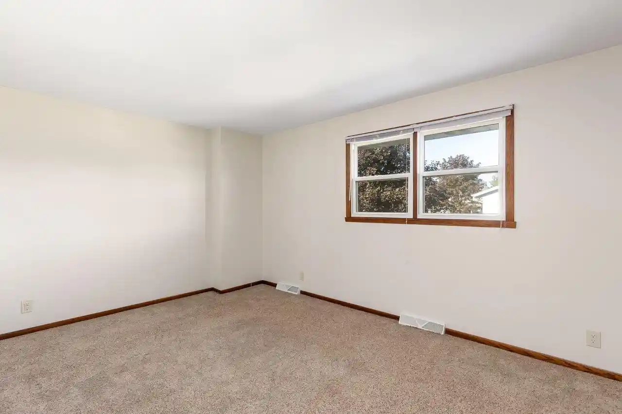 Listing Photo 5 - Condo for sale in building located at 2700 Albany Ct, Waukesha, WI 53188 - Unit #2702