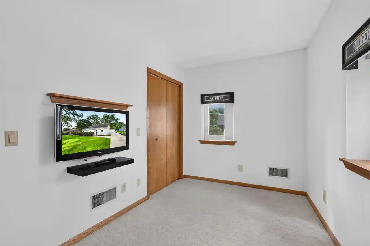 Photo 4 of Single family home for sale at 5419 16th Street, Mount Pleasant, WI 53406 | MLS# 1982769 | Listing updated on 2026-10-03