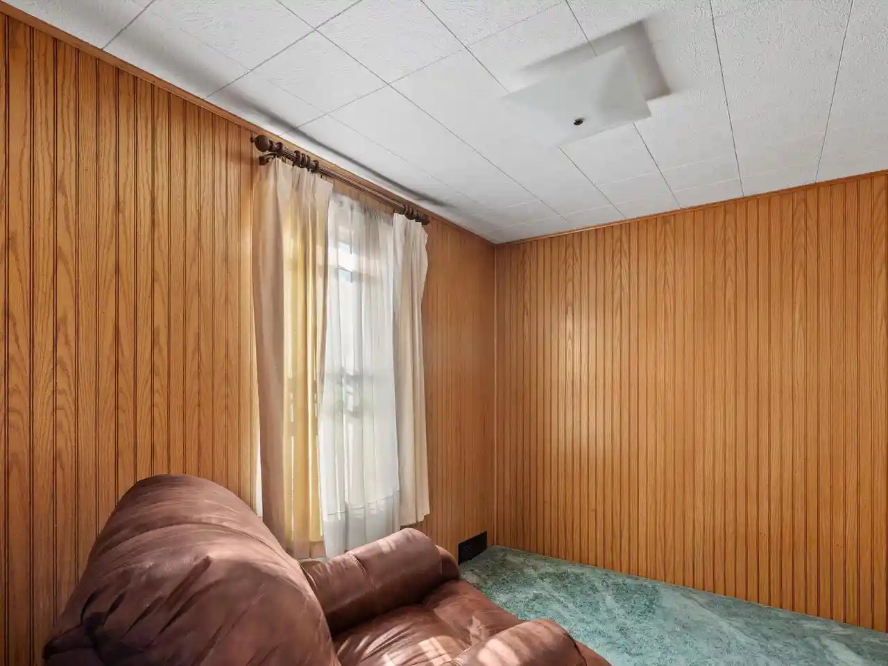 Photo 3 of Single family home for sale at 2618 Lincoln Ave, Two Rivers, WI 54241 | MLS# 1982774 | Listing updated on 2026-10-01