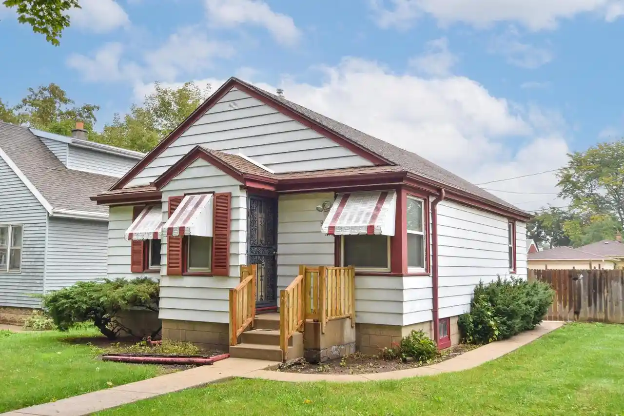 Photo 1 of Single family home for sale at 4622 N 19th Street, Milwaukee, WI 53209 | MLS# 1982786 | Listing updated on 2026-10-04
