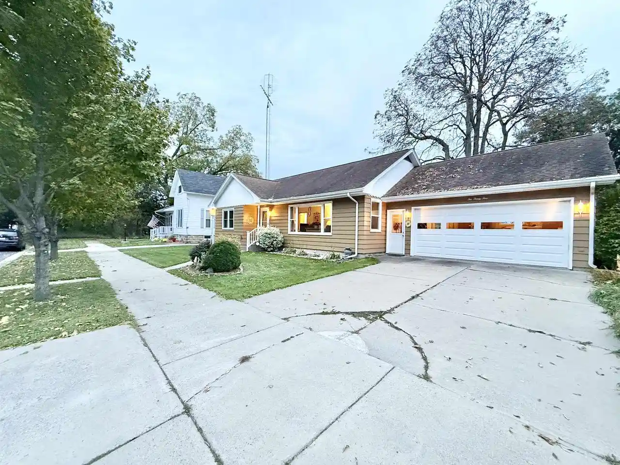 Photo 2 of Single family home for sale at 235 Clark St, Reedsburg, WI 53959 | MLS# 2033773 | Listing updated on 2026-10-07