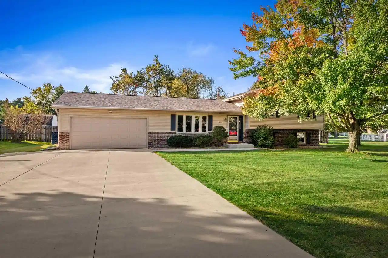 Photo 1 of Single family home for sale at 5620 Kellner Rd, Wisconsin Rapids, WI 54494 | MLS# 22604863 | Listing updated on 2026-10-03