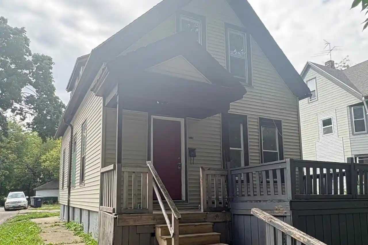 Photo 1 of Single family home for sale at 2915 W Vine St, Milwaukee, WI 53208 | MLS# 1982792 | Listing updated on 2026-10-05