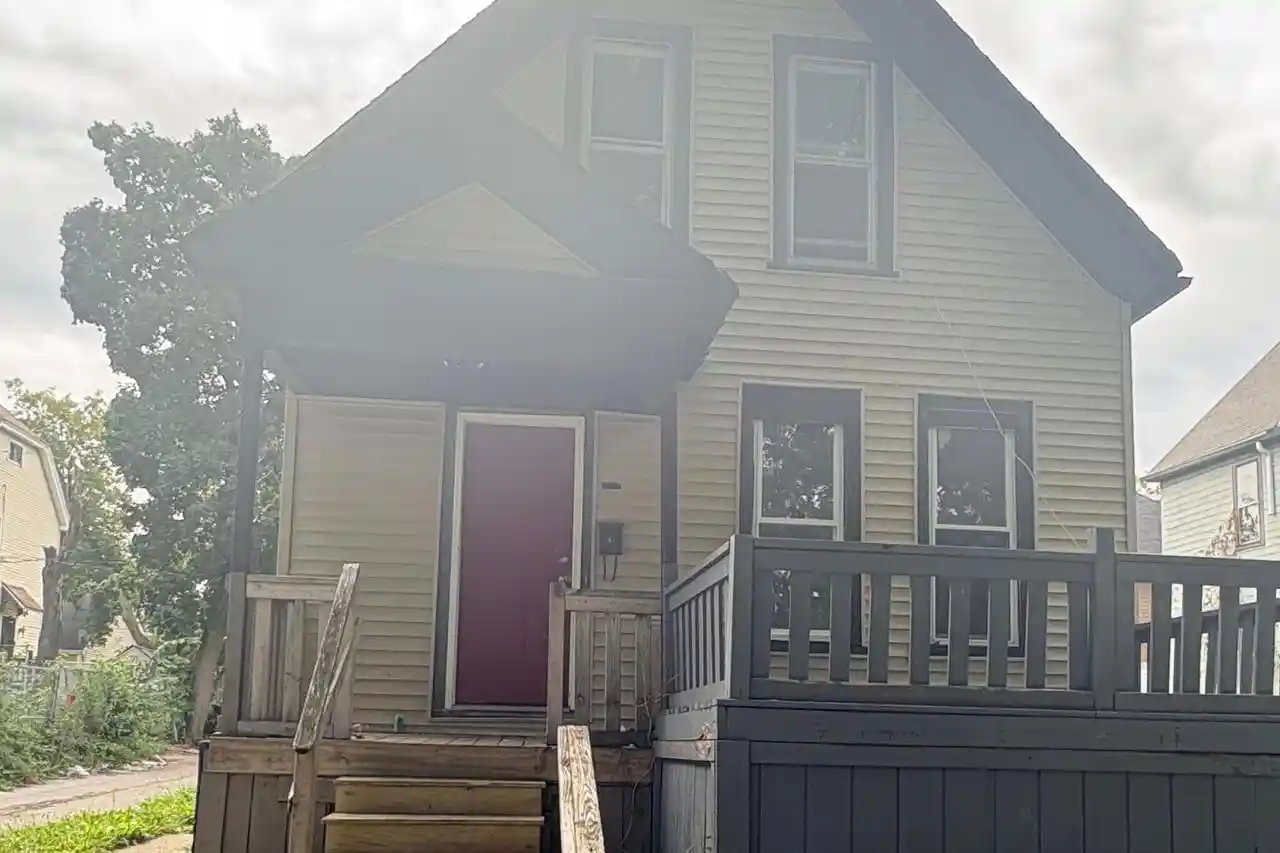Photo 3 of Single family home for sale at 2915 W Vine St, Milwaukee, WI 53208 | MLS# 1982792 | Listing updated on 2026-10-05