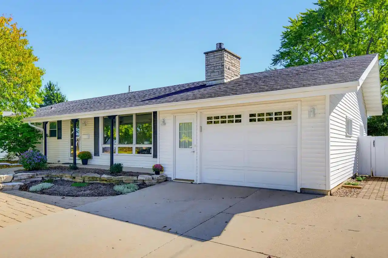 Photo 1 of Single family home for sale at 40 Wakawn Ave, Fond Du Lac, WI 54935 | MLS# 1982800 | Listing updated on 2026-10-06