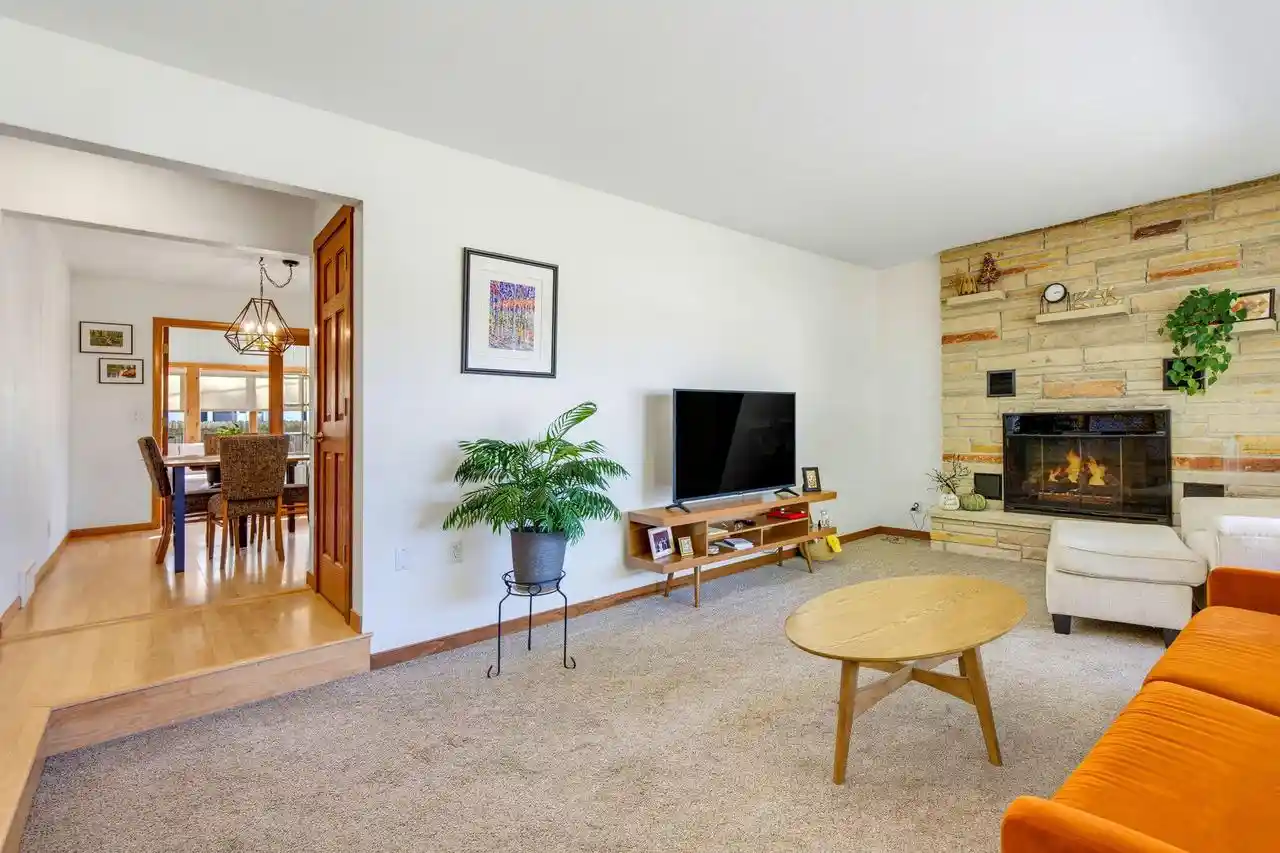 Photo 3 of Single family home for sale at 40 Wakawn Ave, Fond Du Lac, WI 54935 | MLS# 1982800 | Listing updated on 2026-10-06