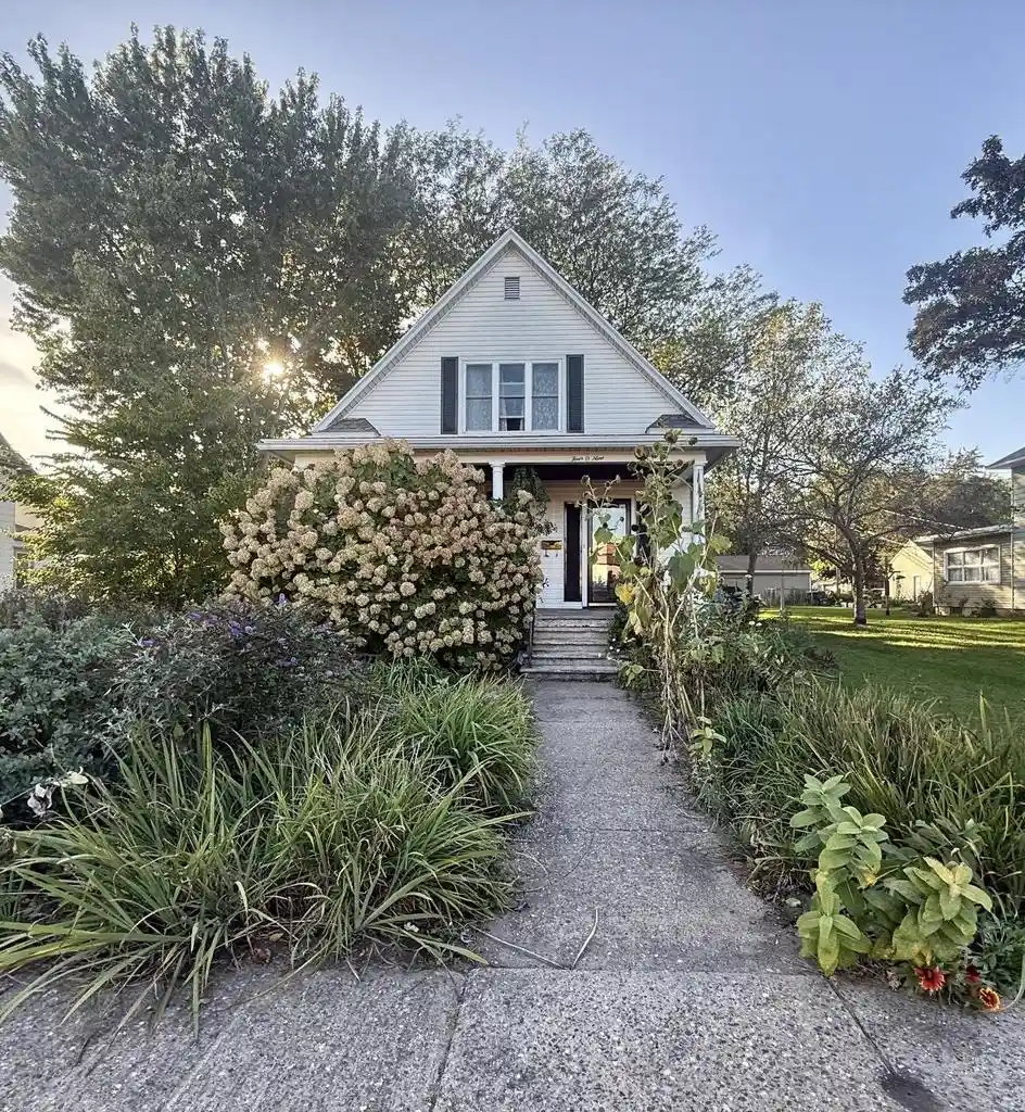 Photo 1 of Single family home for sale at 409 S Wacouta Ave, Prairie Du Chien, WI 53821 | MLS# 2033781 | Listing updated on 2026-10-10