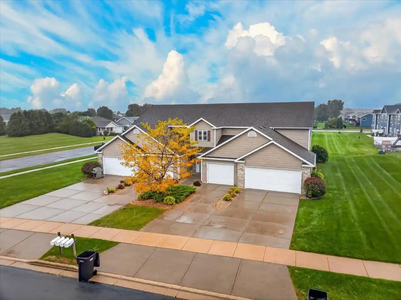Photo 3 of Condo for sale at 215 Douglas Dr, Brooklyn, WI 53521 | MLS# 2033788 | Listing updated on 2026-10-06