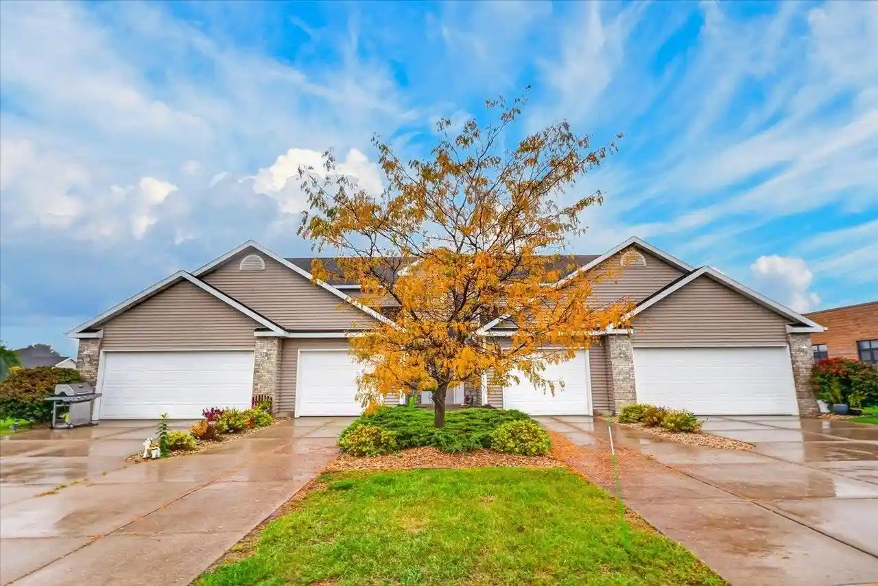 Photo 3 of Condo for sale at 215 Douglas Dr, Brooklyn, WI 53521 | MLS# 2033788 | Listing updated on 2026-10-06