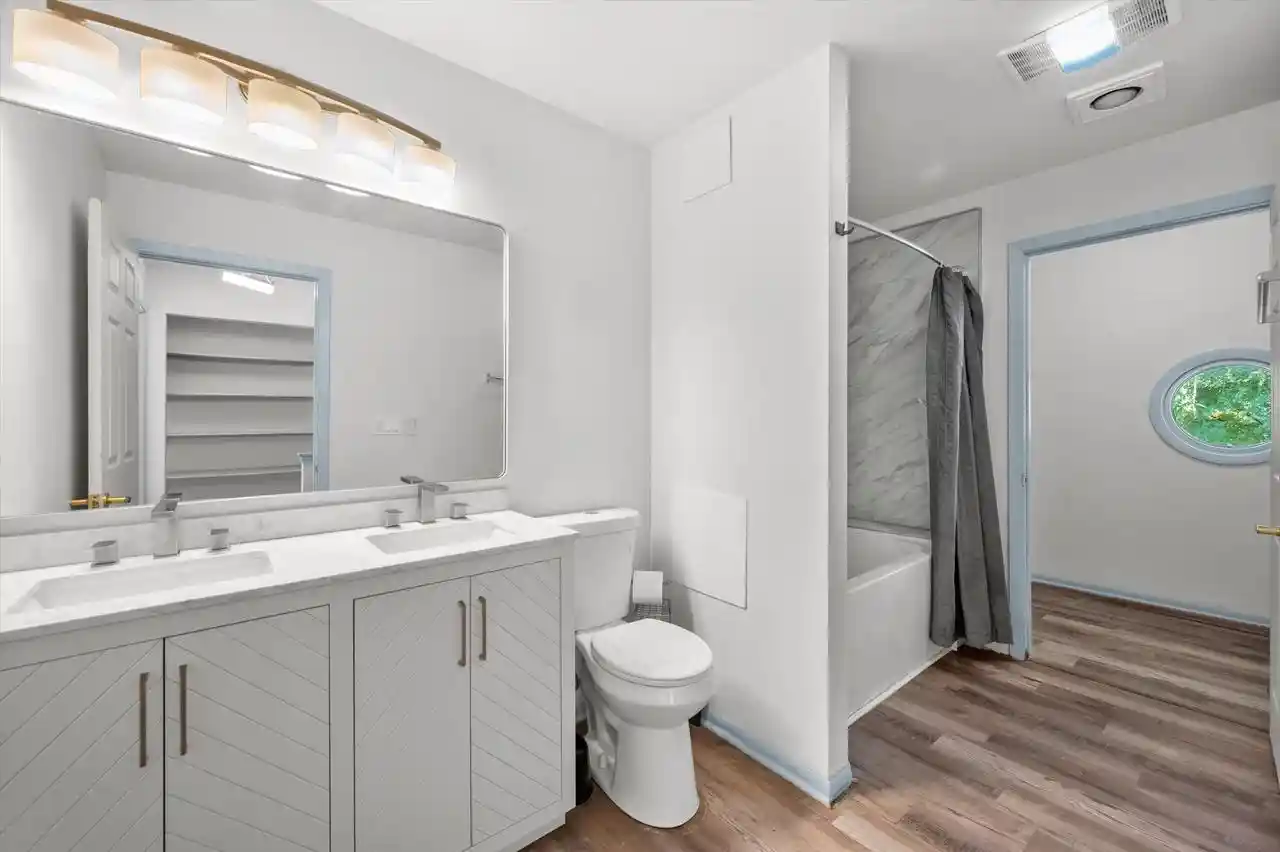 Listing Photo 5 - Condo for sale in building located at 4229 W Meinecke Ave, Milwaukee, WI 53210 - Unit #4229