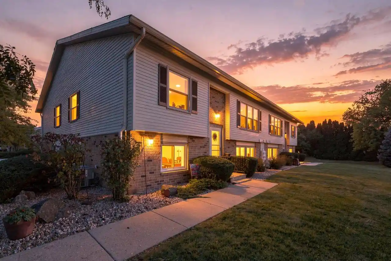 Photo 1 of Condo for sale at 10248 W Parkedge Cir, Franklin, WI 53132 | MLS# 1982829 | Listing updated on 2026-10-04
