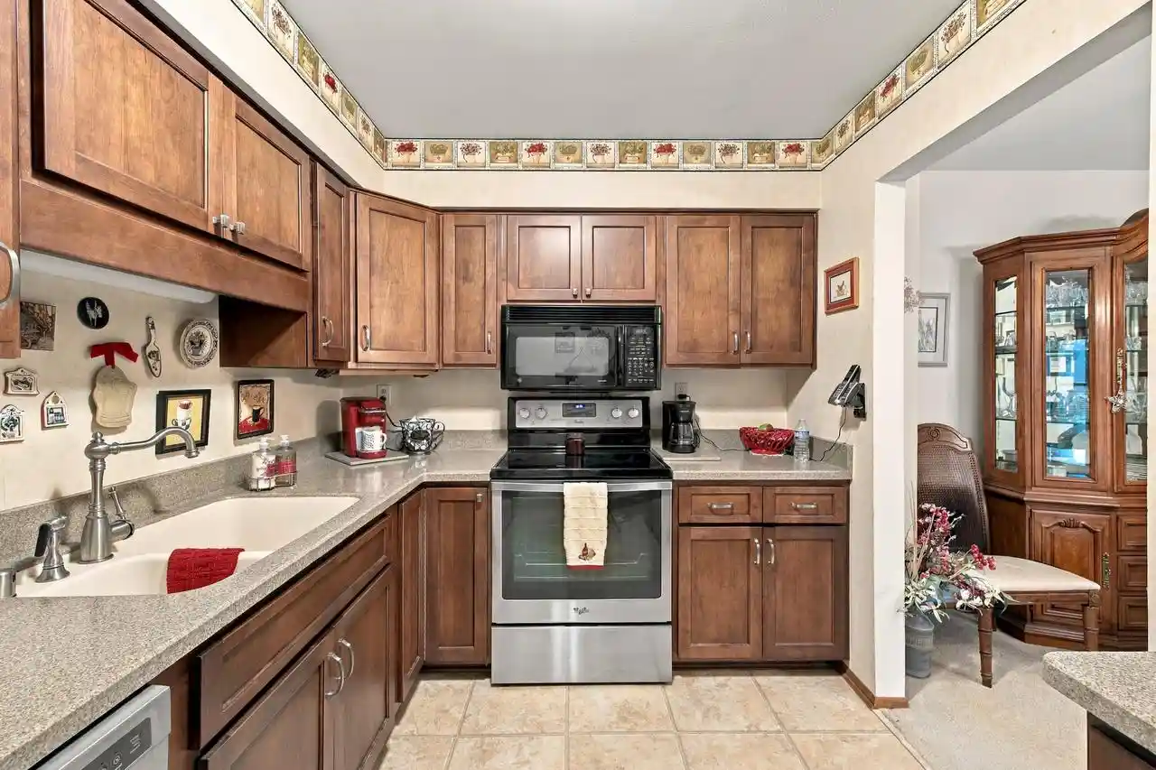 Photo 3 of Condo for sale at 10248 W Parkedge Cir, Franklin, WI 53132 | MLS# 1982829 | Listing updated on 2026-10-04