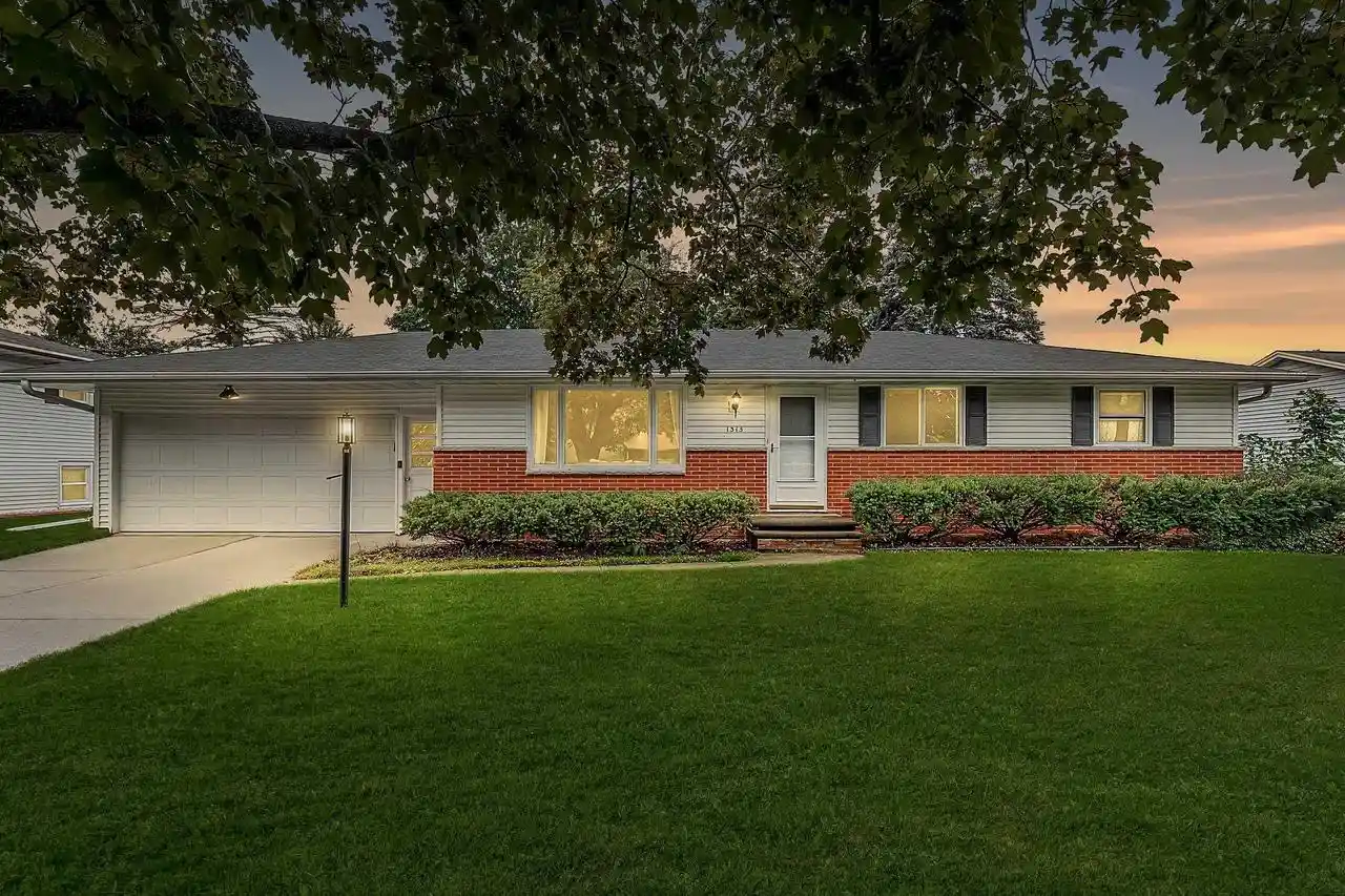 Photo 1 of Single family home for sale at 1315 April Ln, Green Bay, WI 54304 | MLS# 50333568 | Listing updated on 2026-10-01