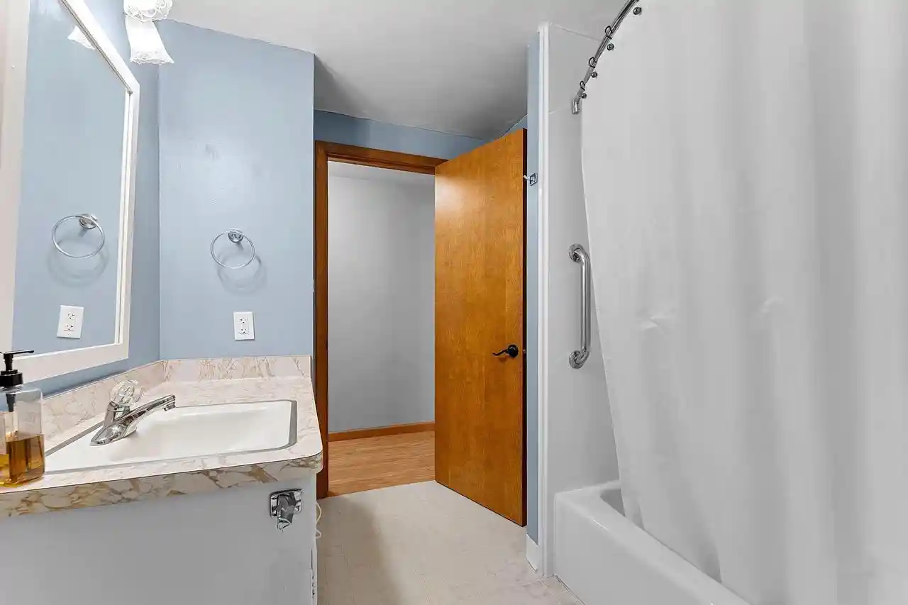 Photo 3 of Single family home for sale at 1315 April Ln, Green Bay, WI 54304 | MLS# 50333568 | Listing updated on 2026-10-01