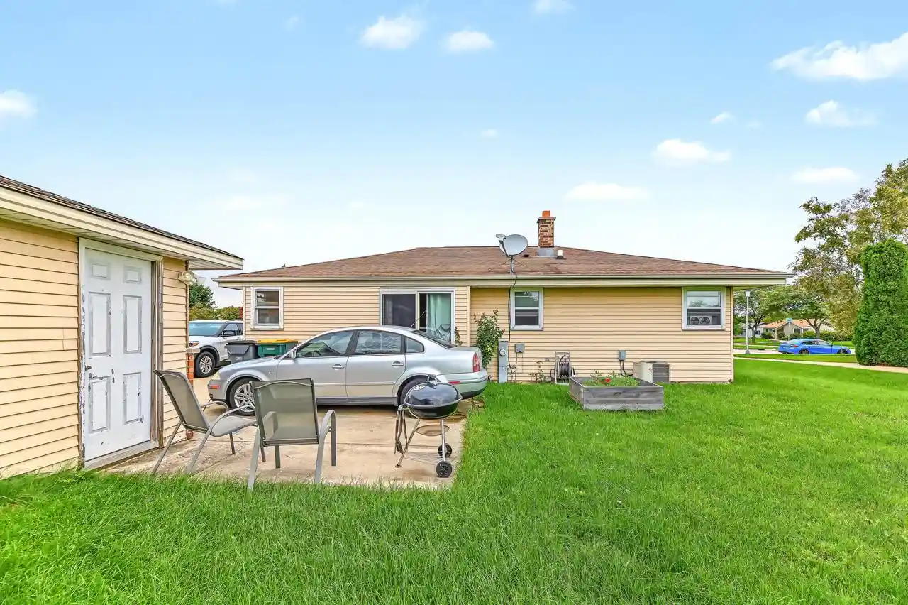 Photo 2 of Single family home for sale at 10090 S Oak Ln, Oak Creek, WI 53154 | MLS# 1982838 | Listing updated on 2026-10-22