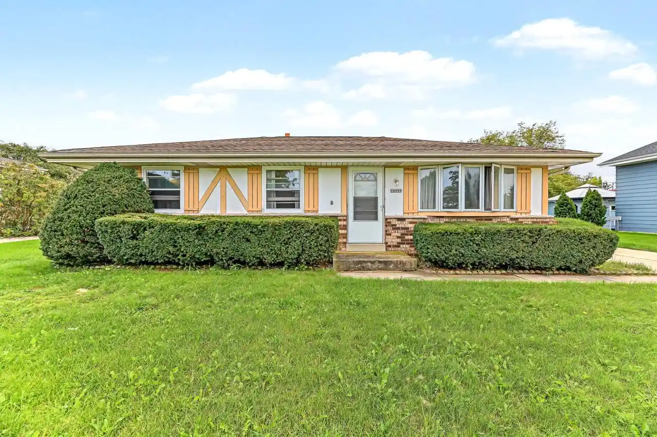 Photo 3 of Single family home for sale at 10090 S Oak Ln, Oak Creek, WI 53154 | MLS# 1982838 | Listing updated on 2026-10-22