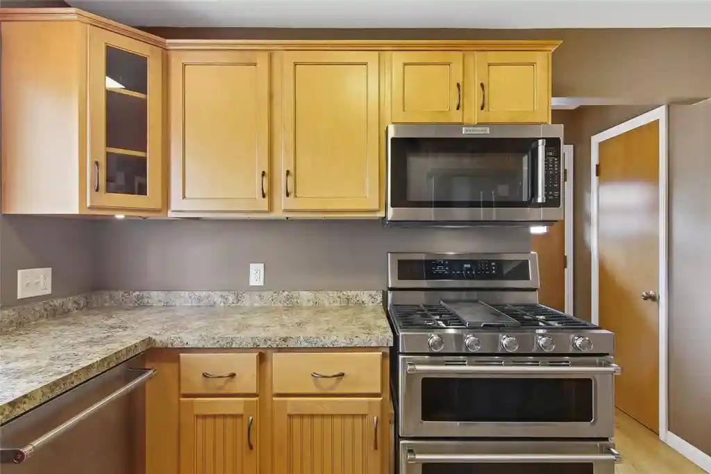 Photo 2 of Single family home for sale at 404 W Macarthur Ave, Eau Claire, WI 54701 | MLS# 1605519 | Listing updated on 2026-10-08