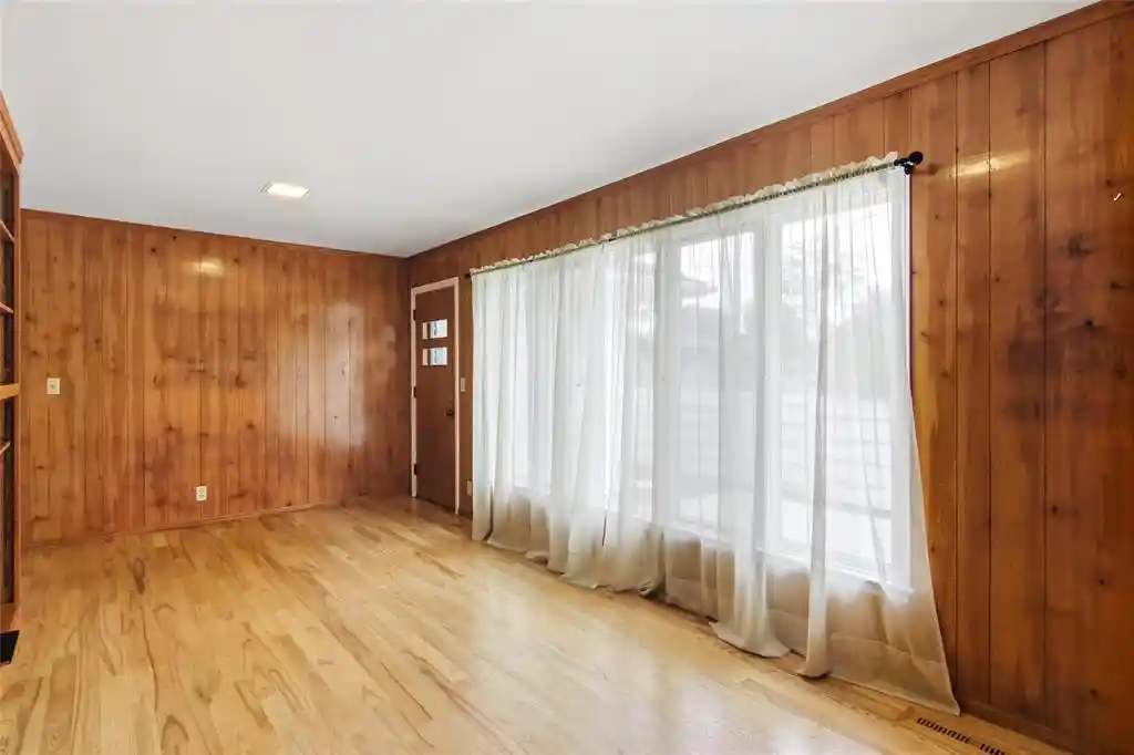 Photo 3 of Single family home for sale at 404 W Macarthur Ave, Eau Claire, WI 54701 | MLS# 1605519 | Listing updated on 2026-10-08