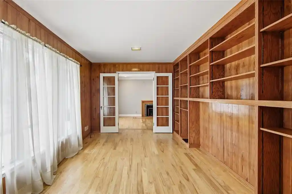 Photo 4 of Single family home for sale at 404 W Macarthur Ave, Eau Claire, WI 54701 | MLS# 1605519 | Listing updated on 2026-10-08