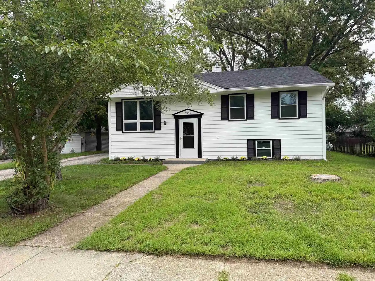 Photo 1 of Single family home for sale at 2043 Linway Dr, Beloit, WI 53511 | MLS# 2033797 | Listing updated on 2026-10-01