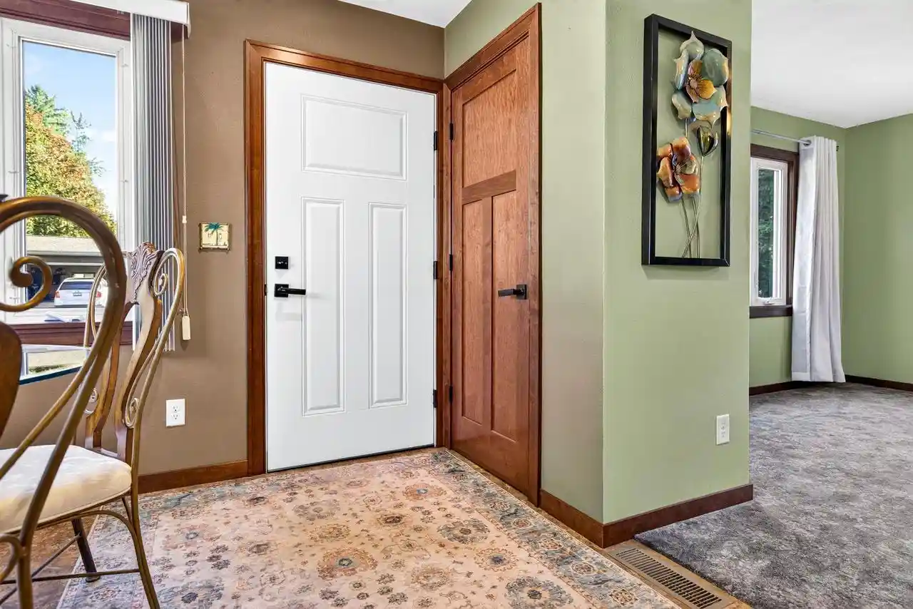Photo 3 of Single family home for sale at 113 E Cameron St, New London, WI 54961 | MLS# 50333584 | Listing updated on 2026-10-04