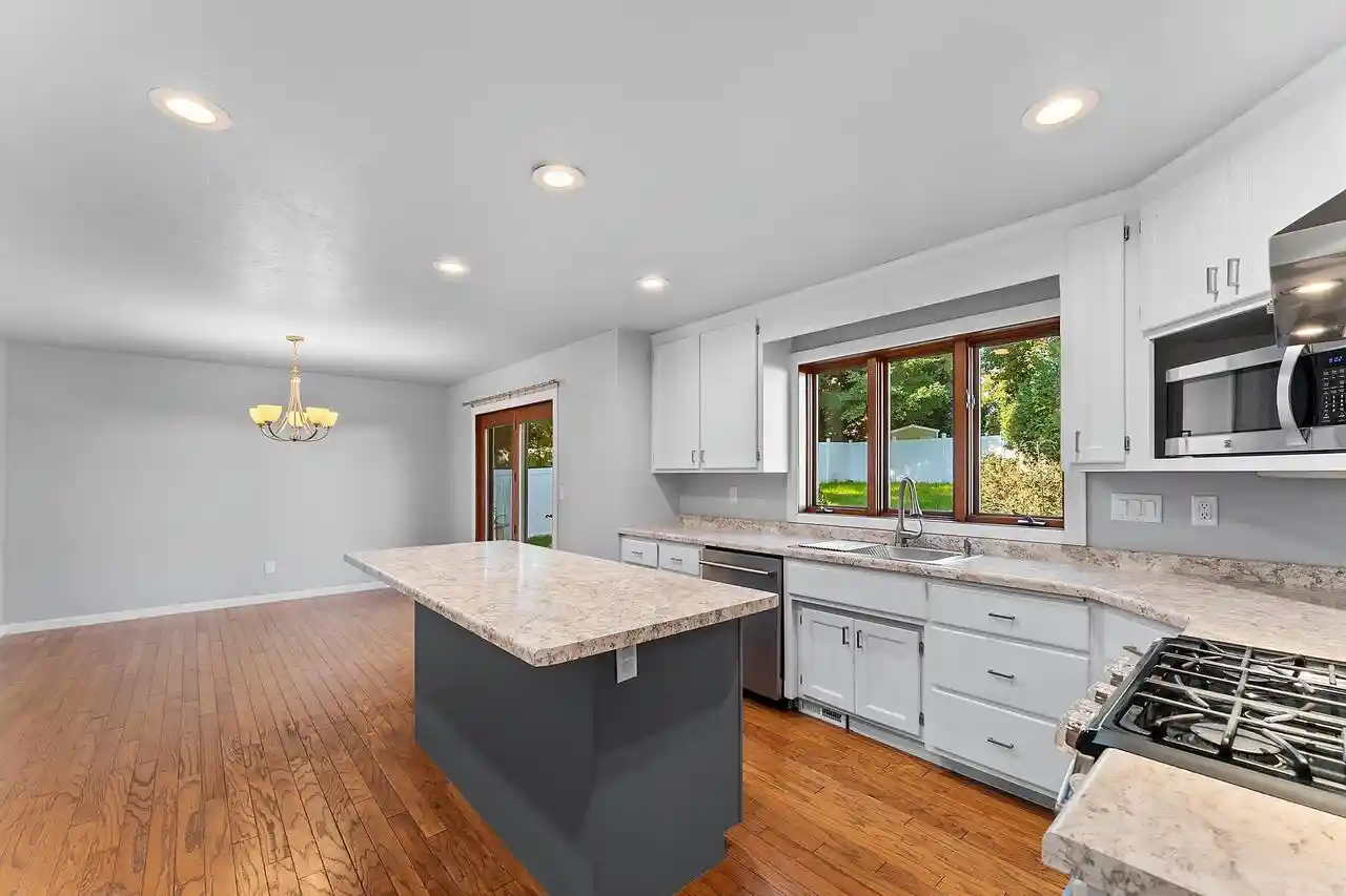 Photo 3 of Single family home for sale at 1610 King Of Arms Dr, Green Bay, WI 54313 | MLS# 50333577 | Listing updated on 2026-10-08