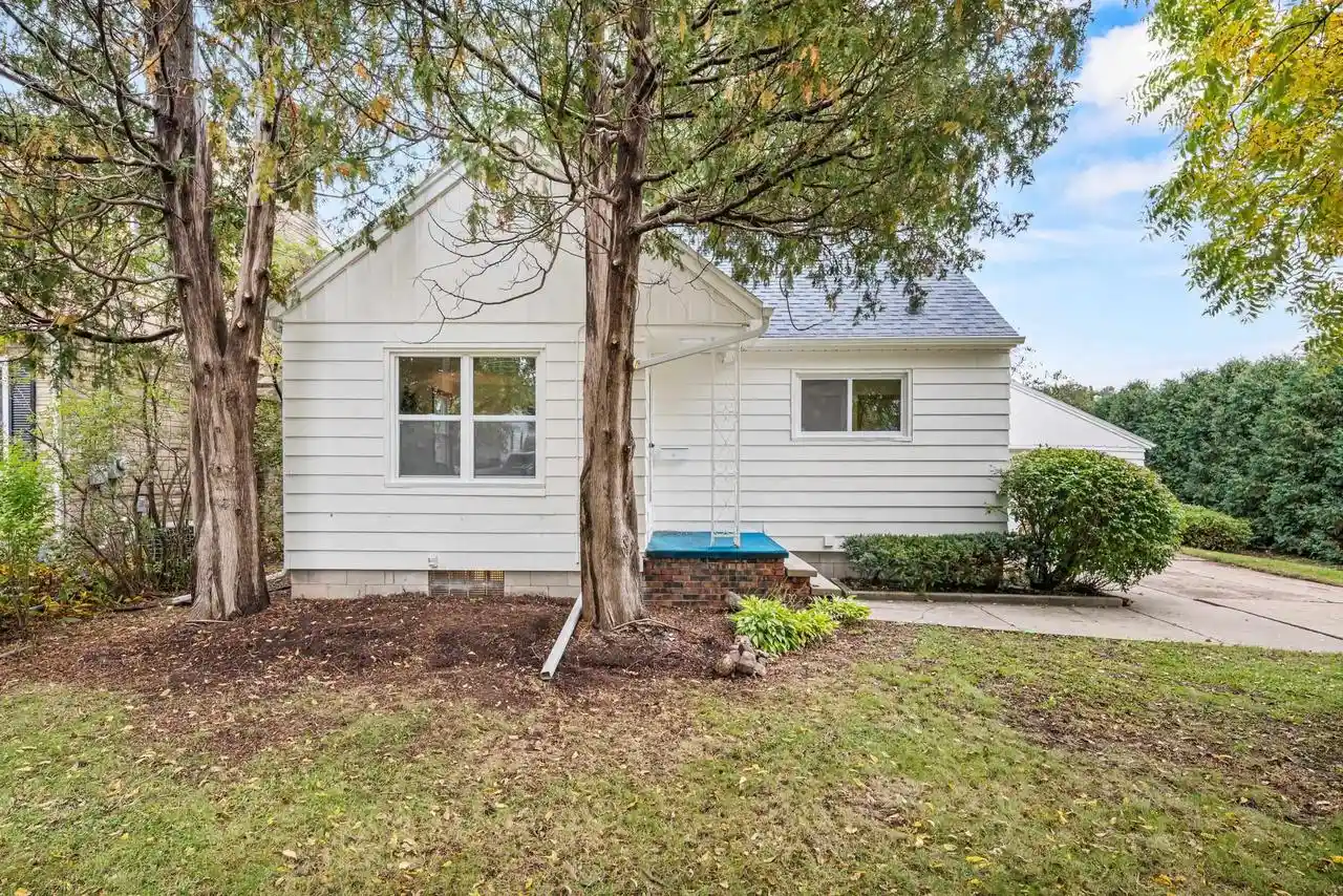 Photo 1 of Single family home for sale at 1112 Lawe St, Kaukauna, WI 54130 | MLS# 50333585 | Listing updated on 2026-10-05
