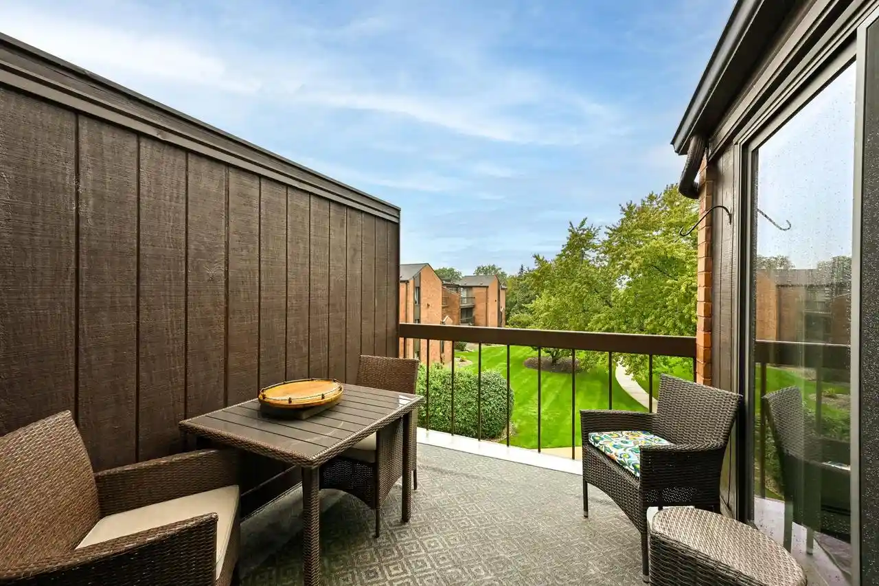 Listing Photo 4 - Condo for sale in building located at 6100 W Stonehedge Dr, Milwaukee, WI 53220 - Unit #347