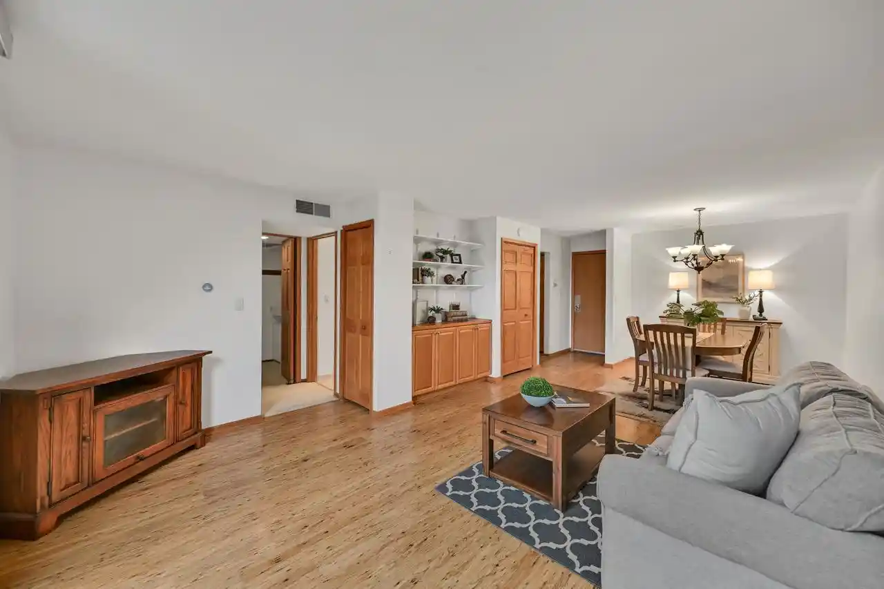 Listing Photo 5 - Condo for sale in building located at 6100 W Stonehedge Dr, Milwaukee, WI 53220 - Unit #347