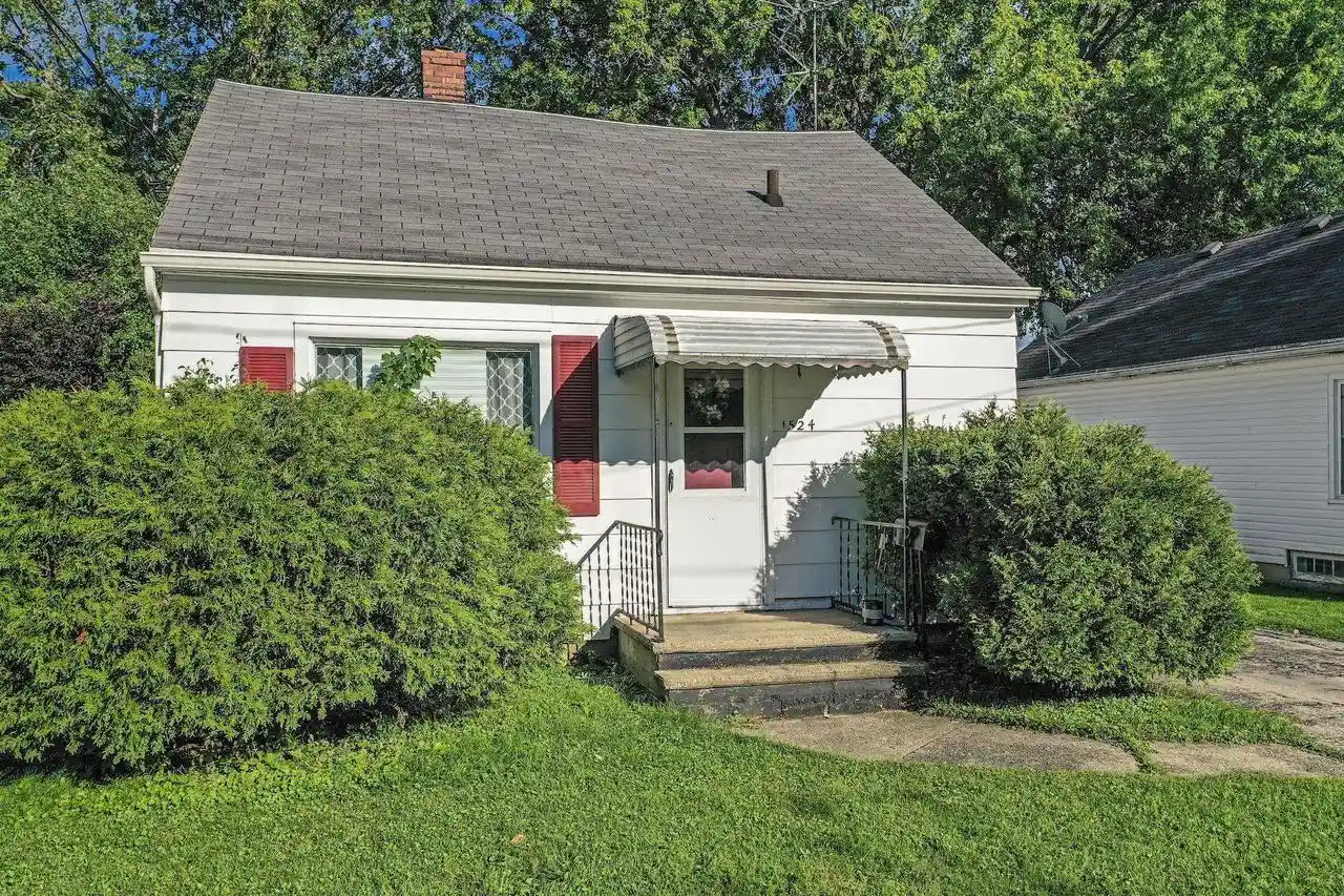 Single family home for sale at 1524 N Graceland Ave, Appleton, WI 54911 | MLS# 50333600