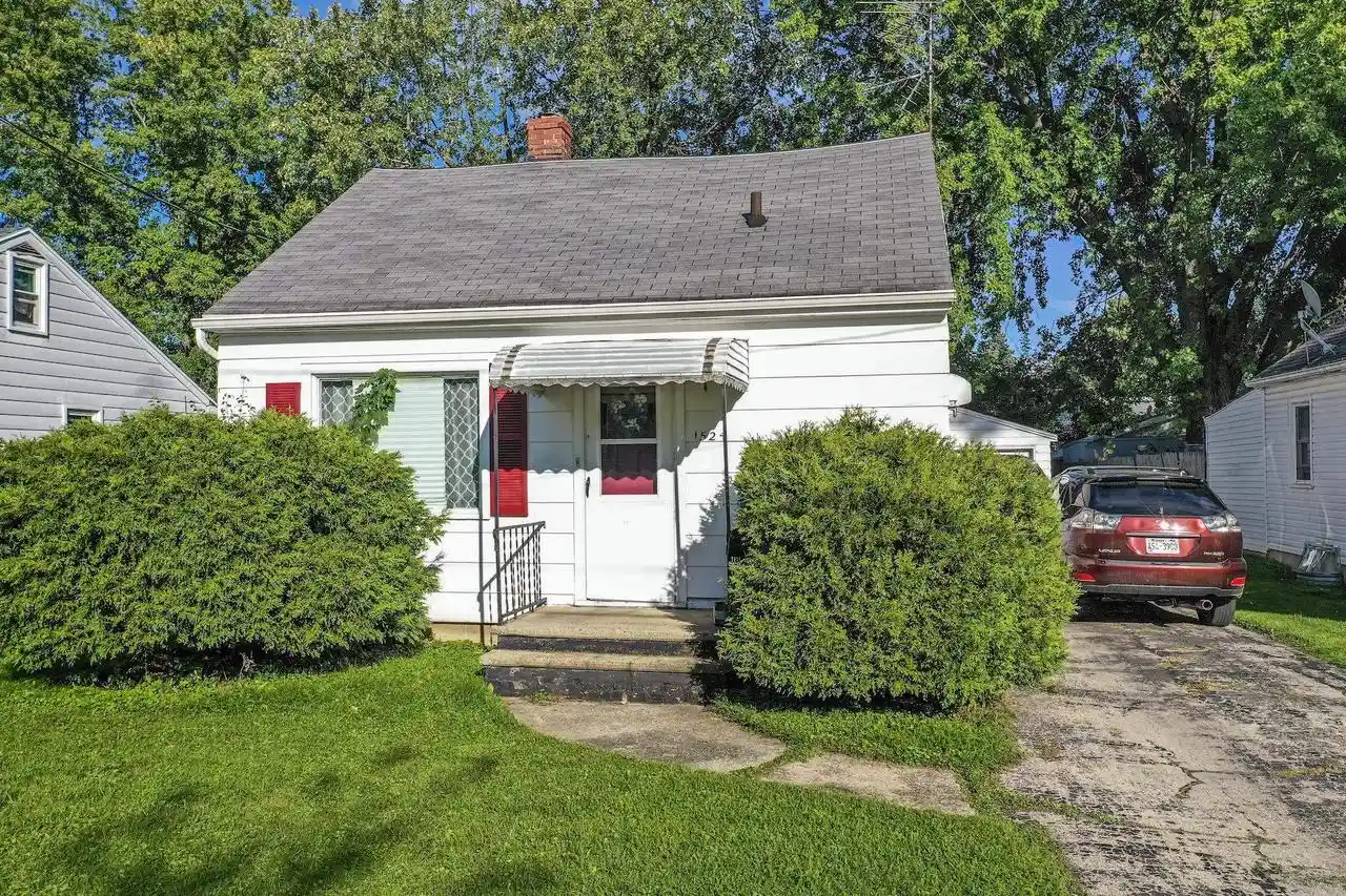 Photo 4 of Single family home for sale at 1524 N Graceland Ave, Appleton, WI 54911 | MLS# 50333600 | Listing updated on 2026-10-01
