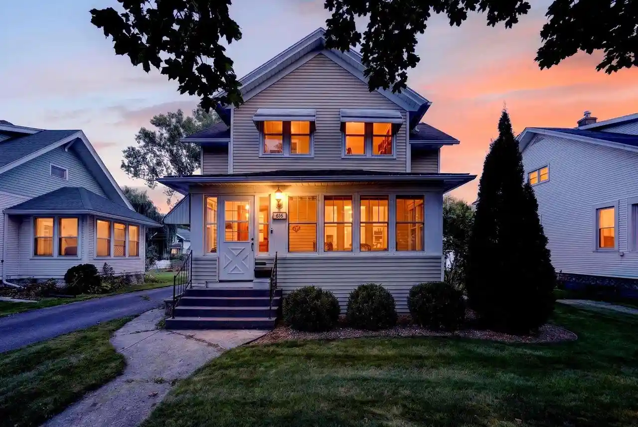 Photo 1 of Single family home for sale at 616 3rd Avenue, Baraboo, WI 53913 | MLS# 2033810 | Listing updated on 2026-10-01