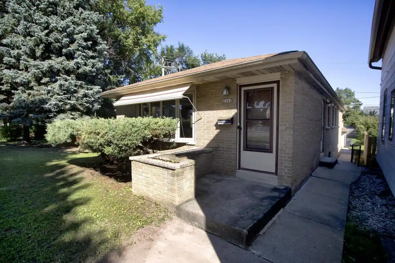 Photo 1 of Single family home for sale at 3262 S Whitnall Ave, Milwaukee, WI 53207 | MLS# 1982884 | Listing updated on 2026-10-01