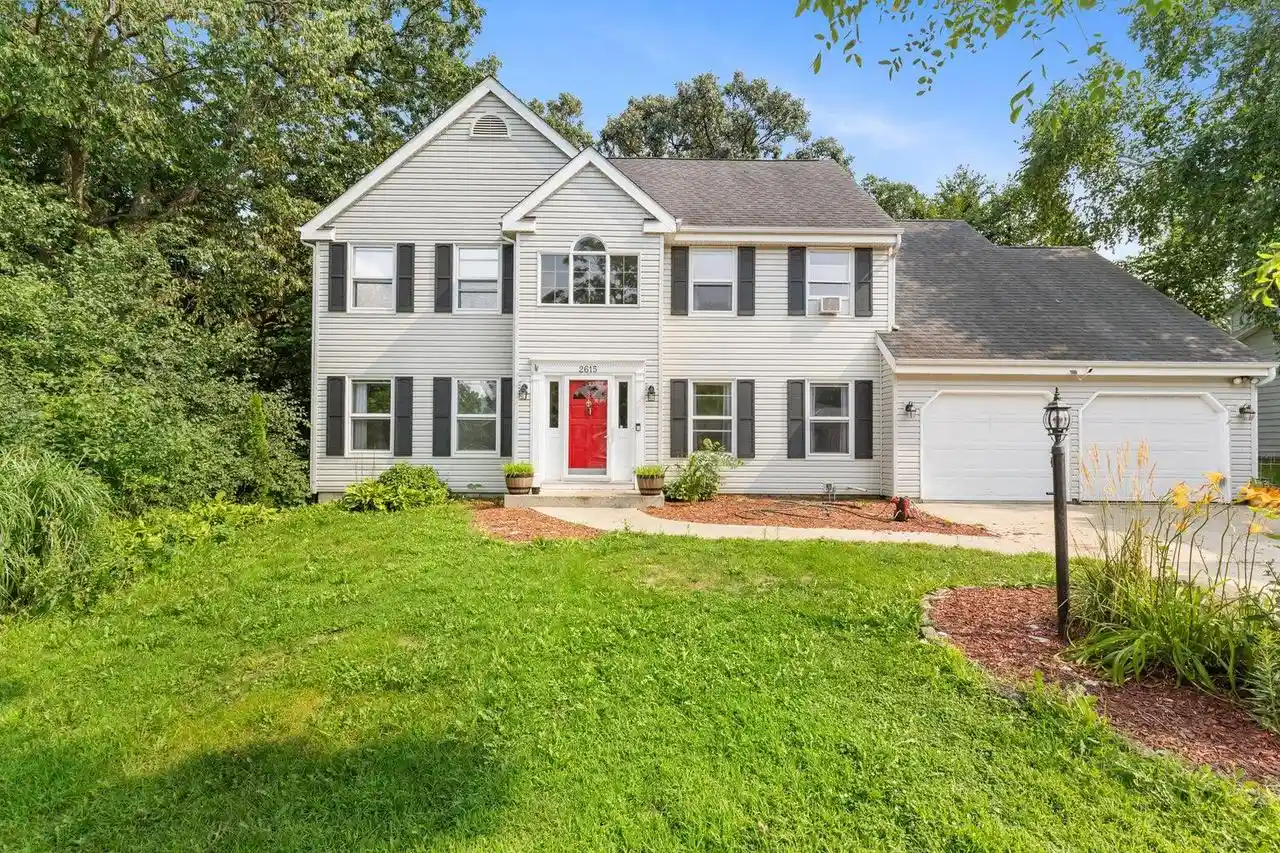 Photo 1 of Single family home for sale at 2615 Faringdon Ct, Waukesha, WI 53188 | MLS# 1982888 | Listing updated on 2026-10-01