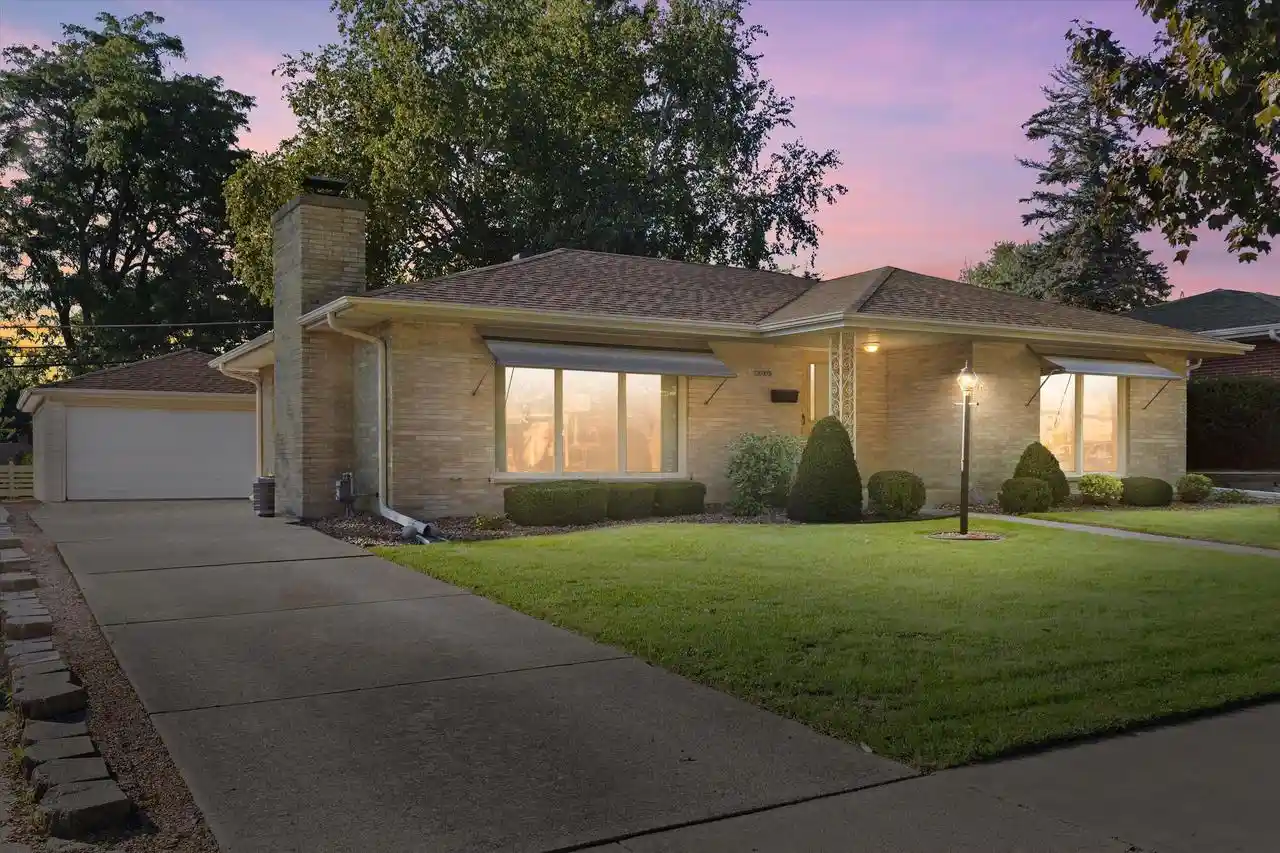 Photo 1 of Single family home for sale at 800 Echo Ln, Racine, WI 53406 | MLS# 1982892 | Listing updated on 2026-10-06