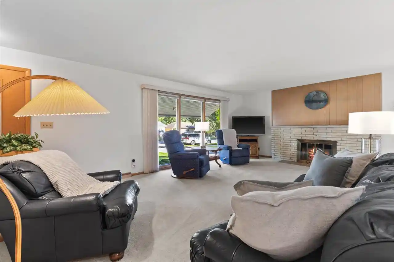 Photo 2 of Single family home for sale at 800 Echo Ln, Racine, WI 53406 | MLS# 1982892 | Listing updated on 2026-10-06