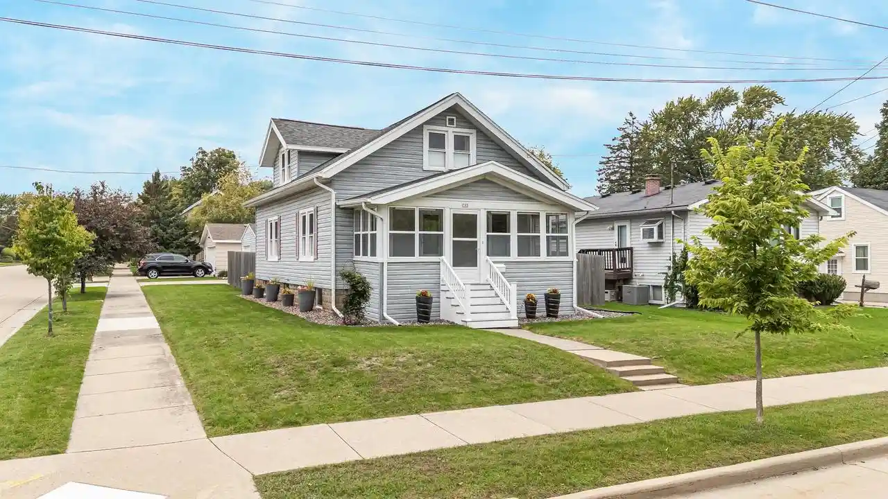Photo 1 of Single family home for sale at 703 N Sawyer St, Oshkosh, WI 54902 | MLS# 50333609 | Listing updated on 2026-10-05