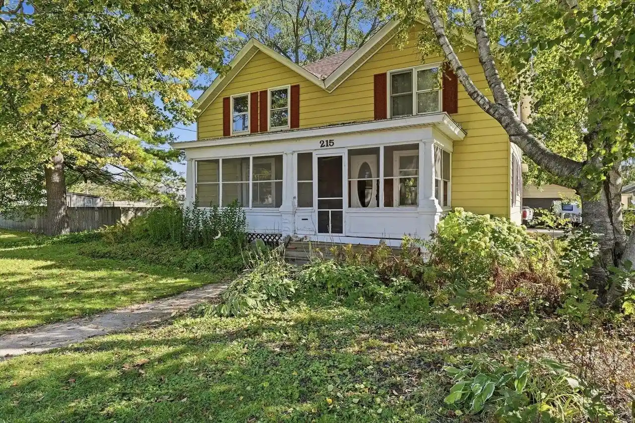 Photo 4 of Single family home for sale at 215 Main St, Horicon, WI 53032 | MLS# 1982889 | Listing updated on 2026-10-08