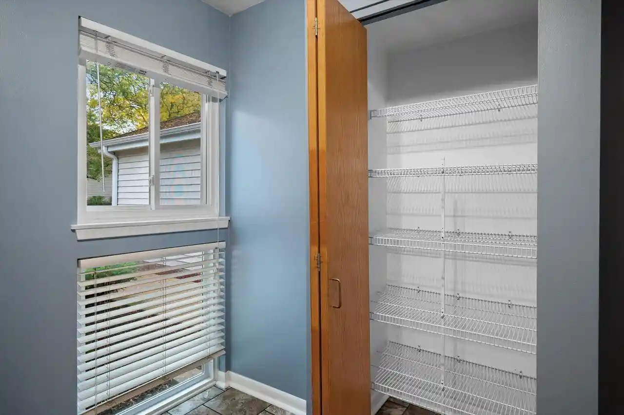 Photo 4 of Condo for sale at 779 W Puetz Rd, Oak Creek, WI 53154 | MLS# 1982893 | Listing updated on 2026-10-01