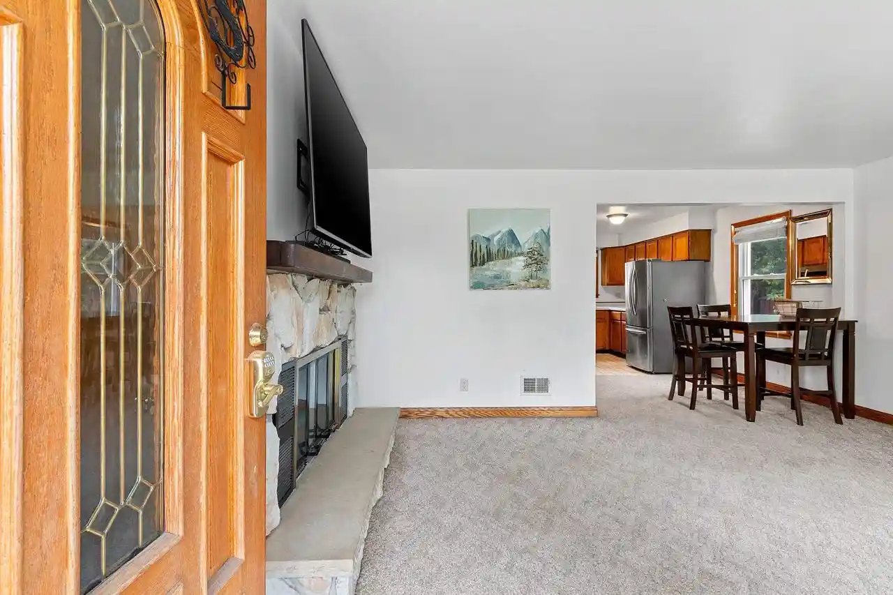 Photo 3 of Single family home for sale at 1274 Minahan St, Green Bay, WI 54303 | MLS# 50333611 | Listing updated on 2026-10-09