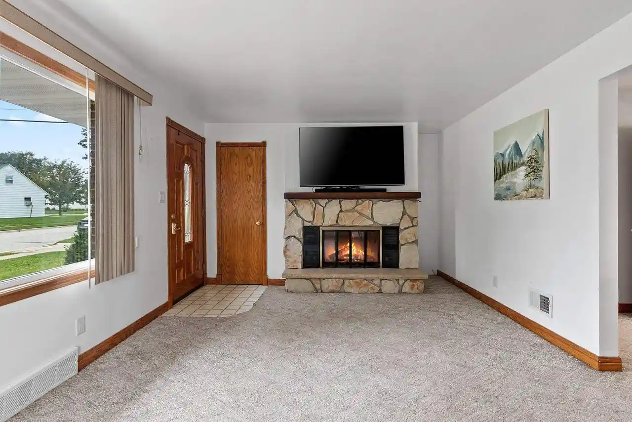 Photo 3 of Single family home for sale at 1274 Minahan St, Green Bay, WI 54303 | MLS# 50333611 | Listing updated on 2026-10-09