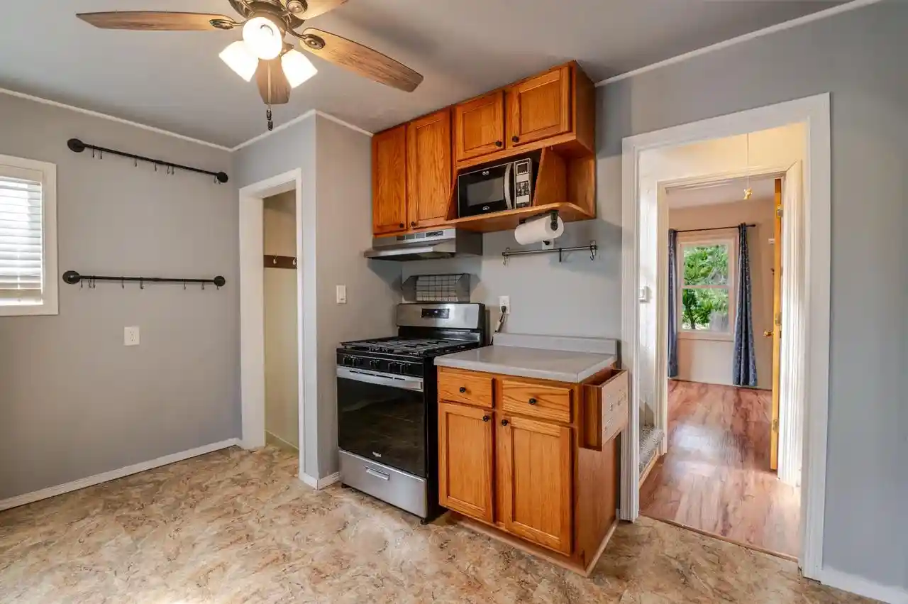 Photo 2 of Single family home for sale at 1105 Lincoln St, Green Bay, WI 54303 | MLS# 50333595 | Listing updated on 2026-10-05