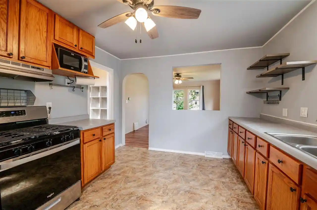 Photo 3 of Single family home for sale at 1105 Lincoln St, Green Bay, WI 54303 | MLS# 50333595 | Listing updated on 2026-10-05