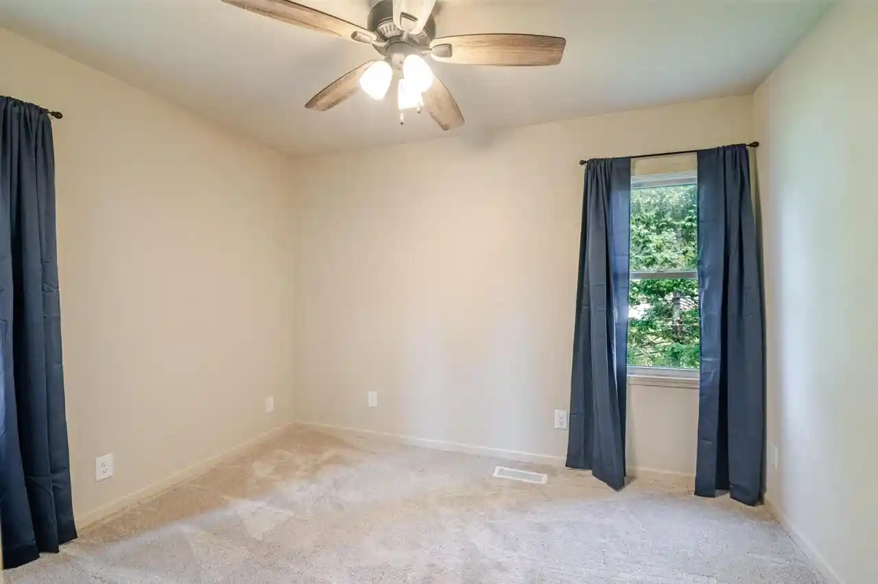 Photo 4 of Single family home for sale at 1105 Lincoln St, Green Bay, WI 54303 | MLS# 50333595 | Listing updated on 2026-10-05