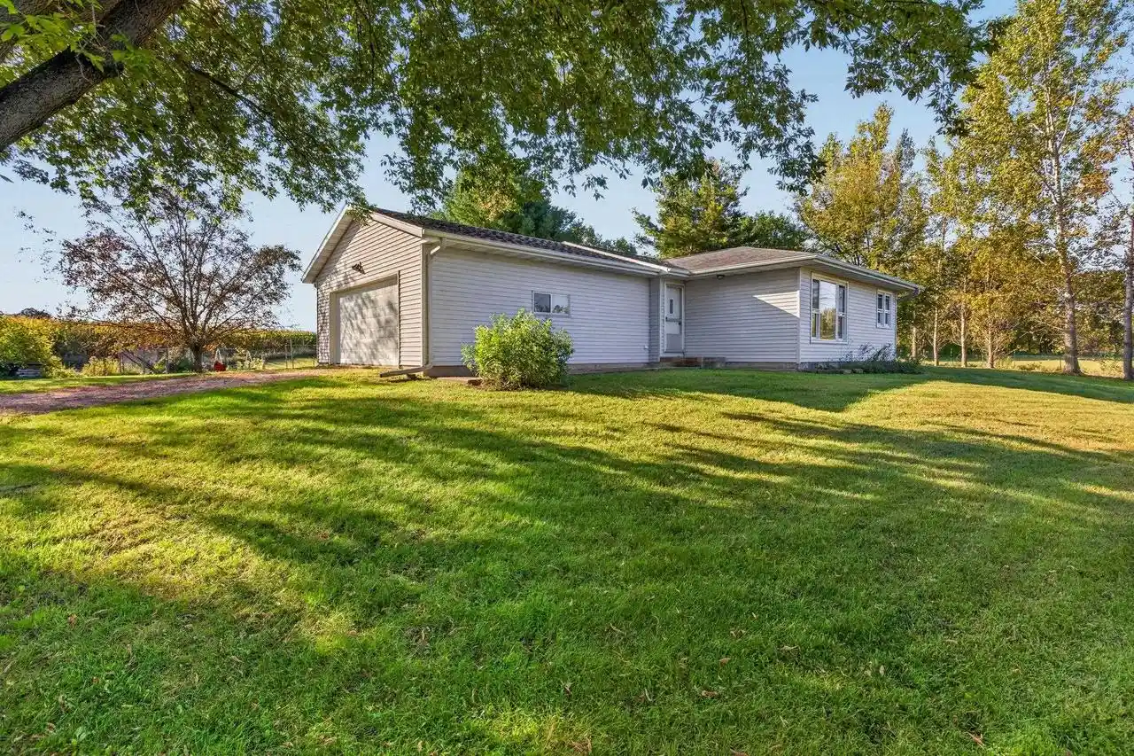 Photo 1 of Single family home for sale at E7943 State Rd 54, New London, WI 54961 | MLS# 50333621 | Listing updated on 2026-10-03
