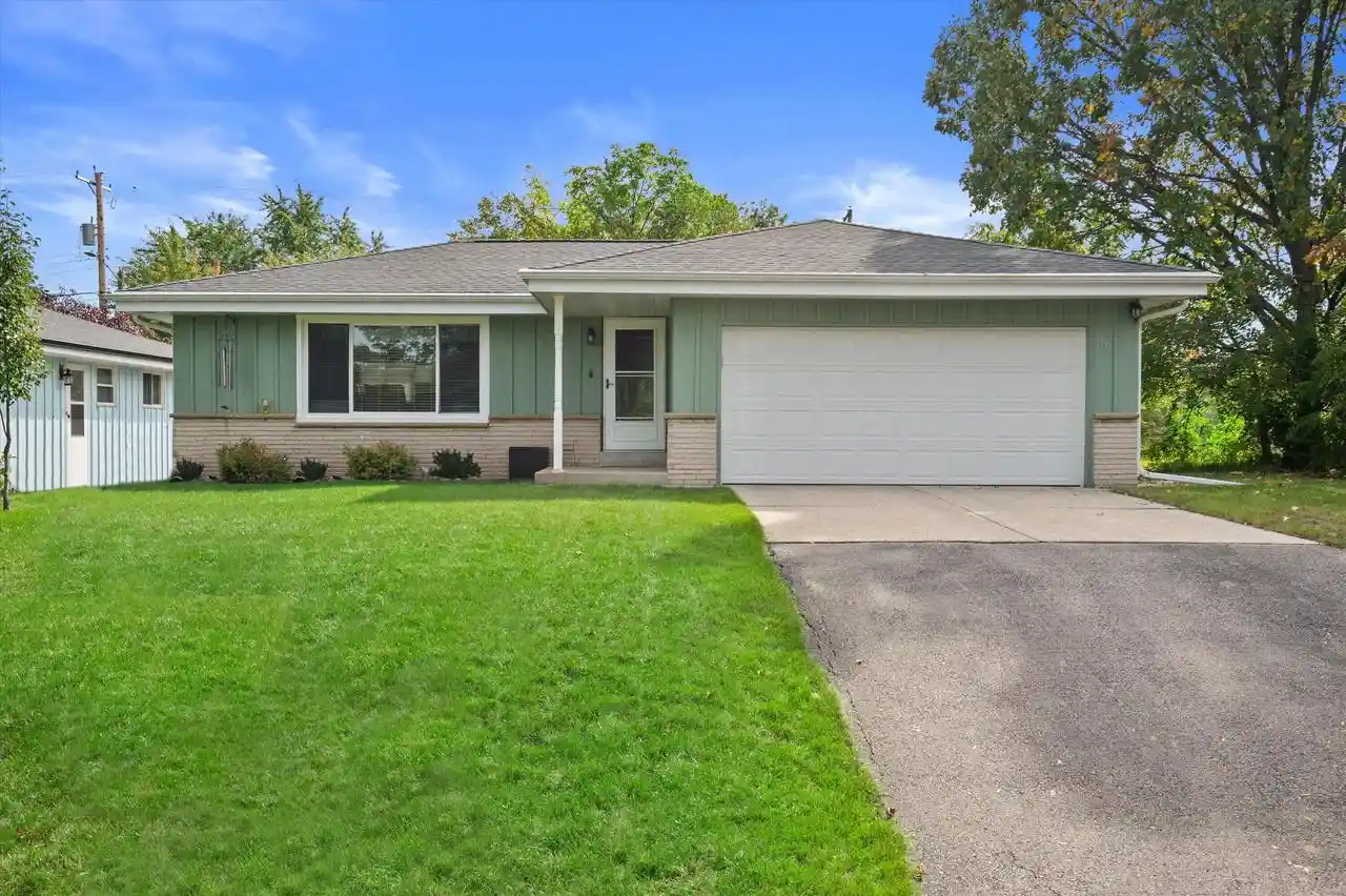 Photo 1 of Single family home for sale at 9537 W Sarasota Pl, Milwaukee, WI 53222 | MLS# 1982927 | Listing updated on 2026-10-07
