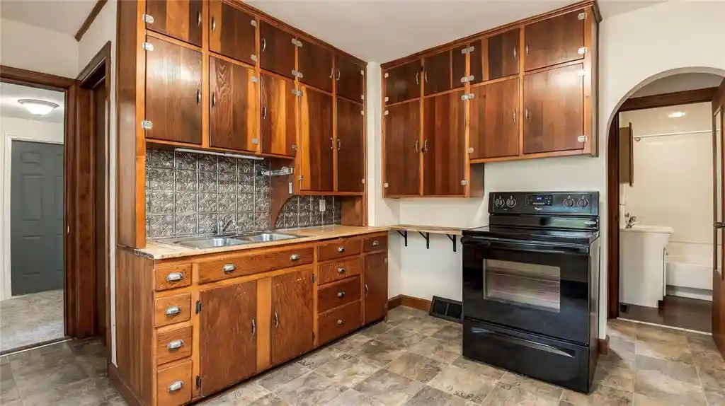 Photo 3 of Single family home for sale at 237 10th Avenue, Eau Claire, WI 54703 | MLS# 1605664 | Listing updated on 2026-10-01