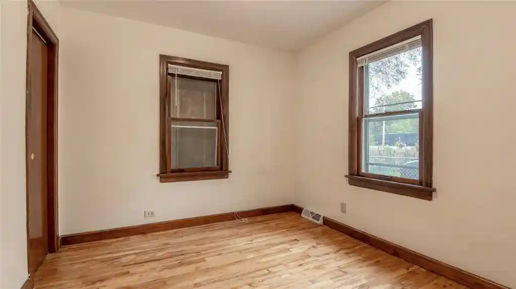 Photo 4 of Single family home for sale at 237 10th Avenue, Eau Claire, WI 54703 | MLS# 1605664 | Listing updated on 2026-10-01
