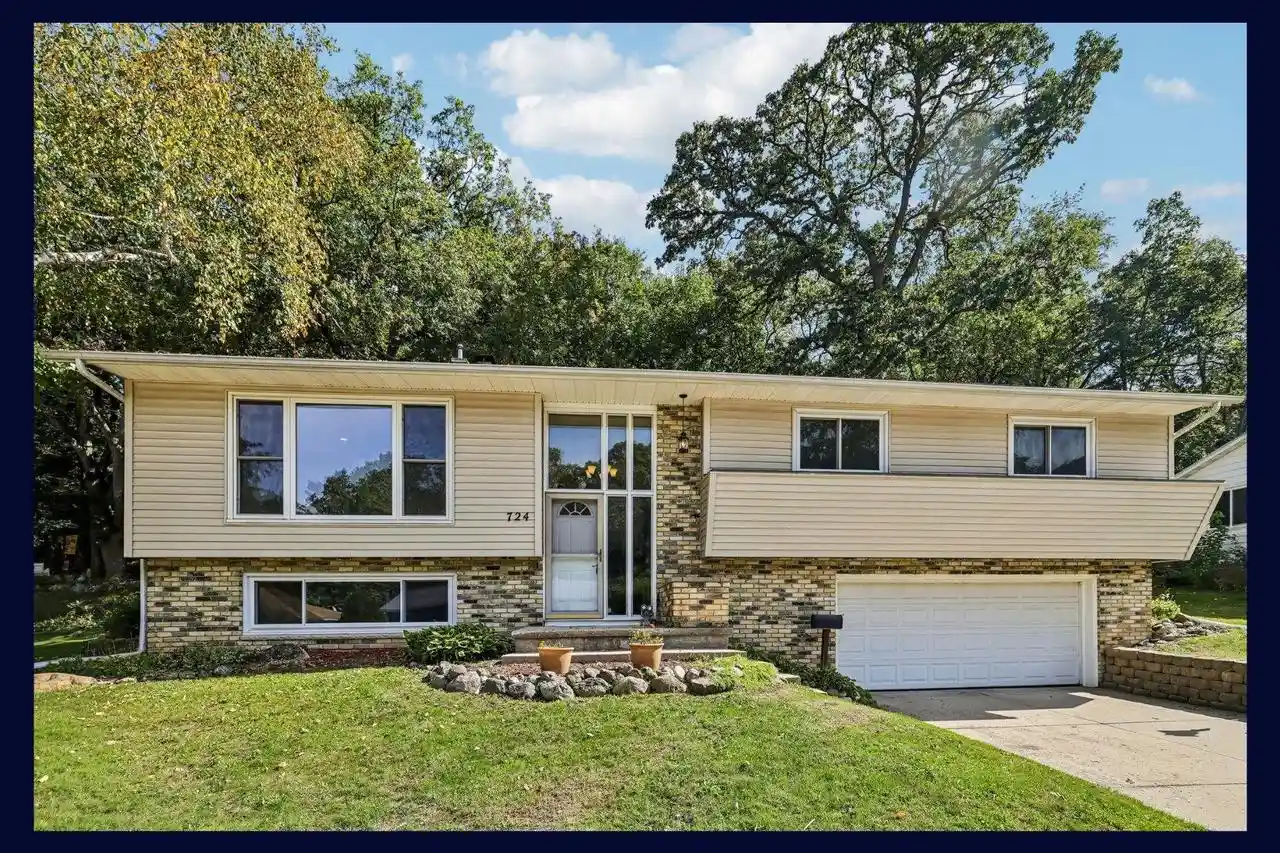 Photo 1 of Single family home for sale at 724 Cloute St, Fort Atkinson, WI 53538 | MLS# 2033838 | Listing updated on 2026-10-01